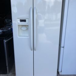 GE Refrigerator 36W70H Everything Works Good 1 Month Warranty 