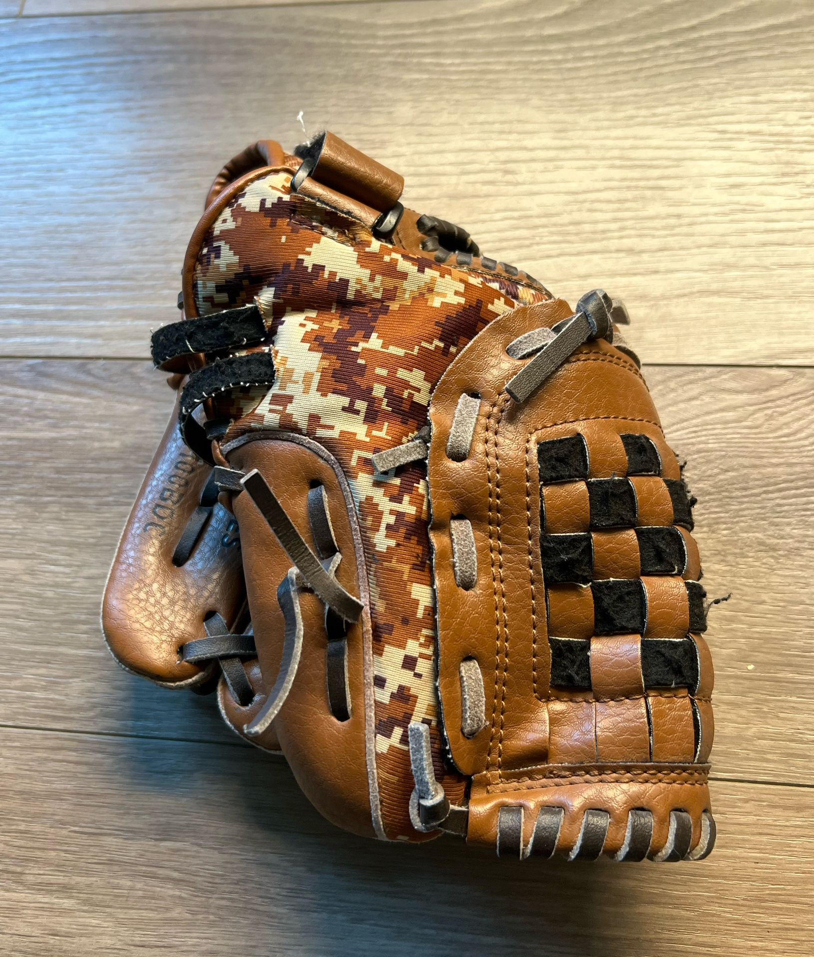 Adidas Youth Eazy Close Baseball Glove Brown Digital Camo TS1100BDC 11" Inch RHT