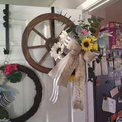 Rustic Wagon Wheel Wreath