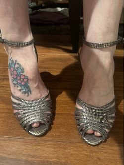 Banana republic t strap heels 9.5