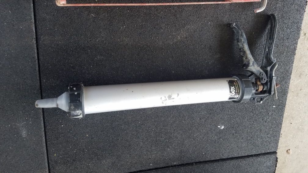 Sausage caulking gun