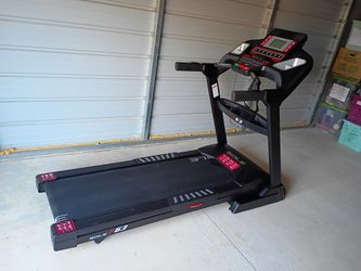 Sole F63 treadmill ( FREE DELIVERY IF NEEDED)