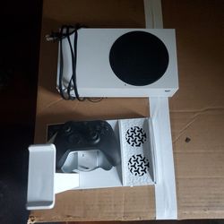 XBox S With Charging Stand & Controller