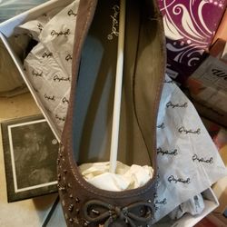 Sale!!!Brand New Flats With Studs 