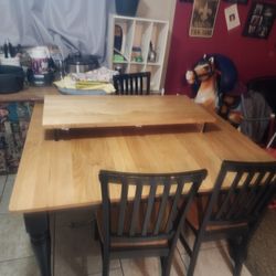 Wood Tabl And 4 Chairs