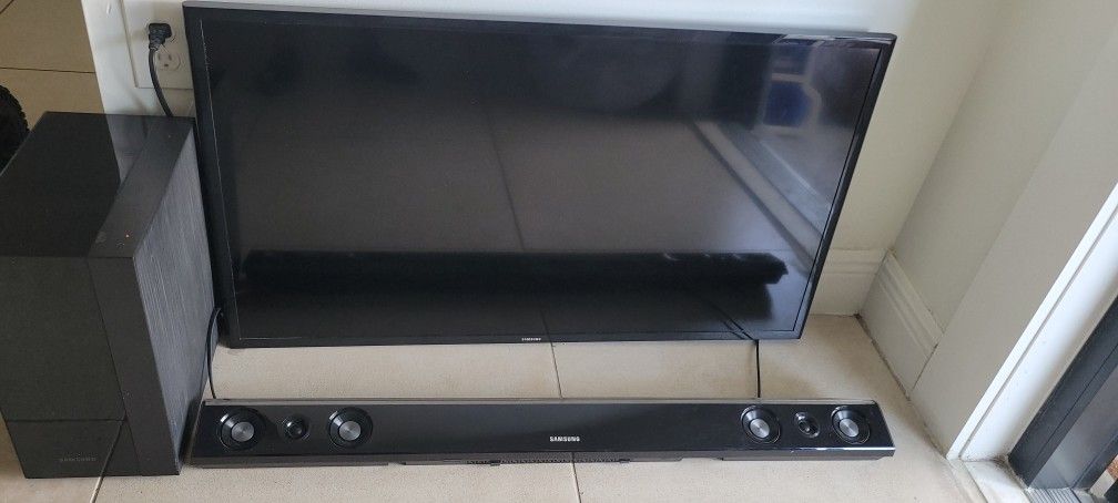 Samsung 40 Inch  Smart TV With Samsung Sound bar  W Subwoofer 