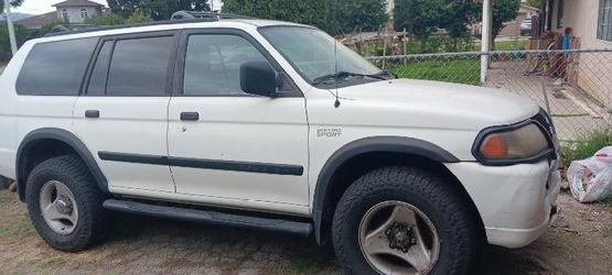 2000 Mitsubishi Montero