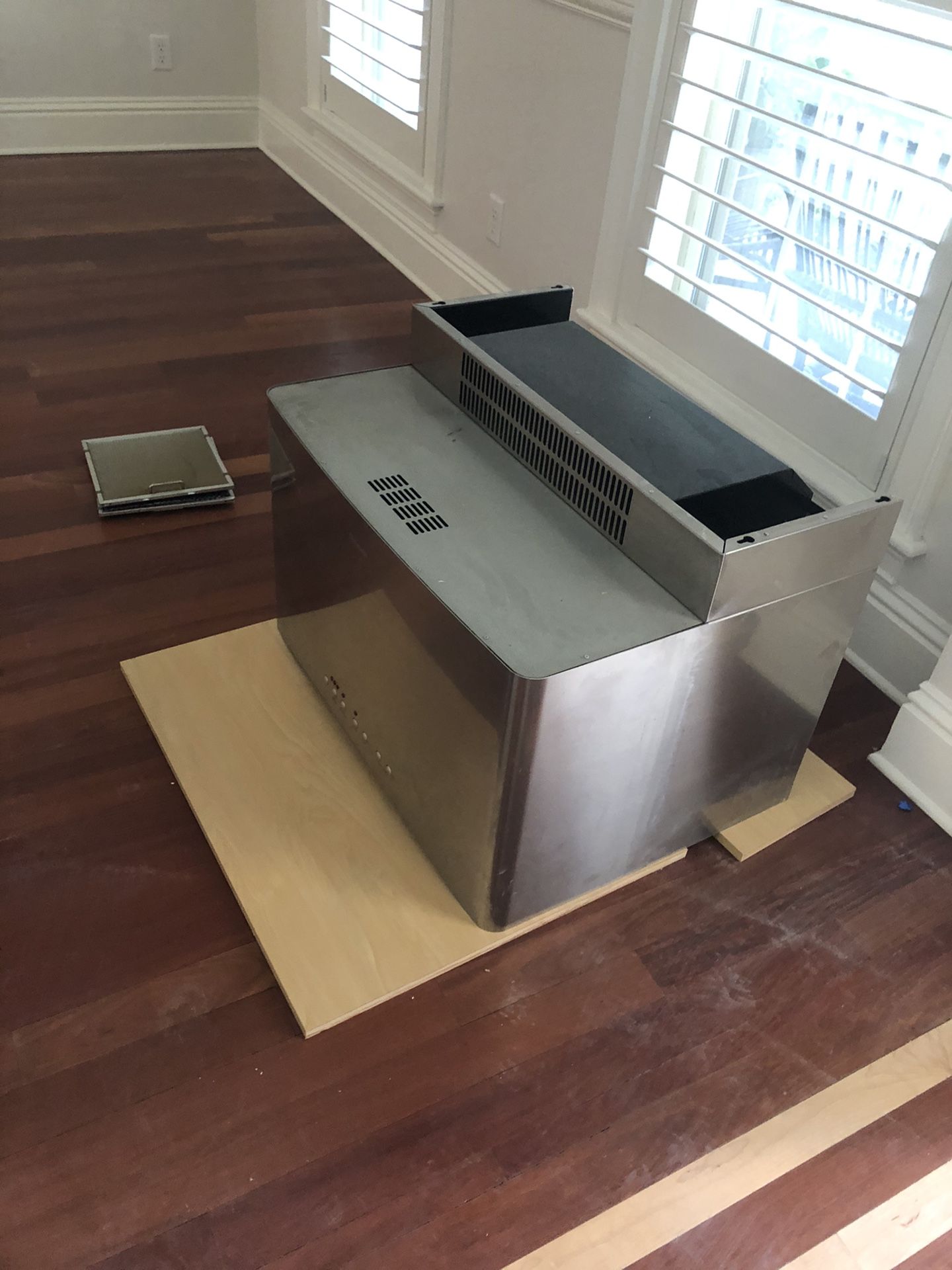 Thermador Range Hood Vent with heat lamps for Sale in Tampa, FL OfferUp