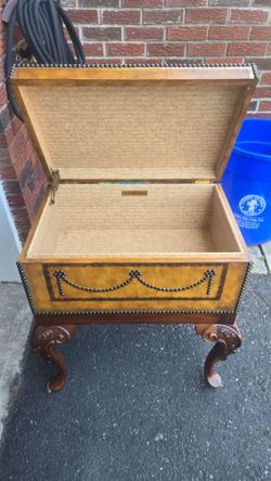 : MAITLAND SMITH Tack Head Trim Leather Accent Chest