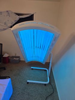 Stand-Up Tanning Bed with UV Lamps