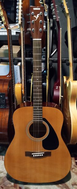 Yamaha Acoustic Guitar