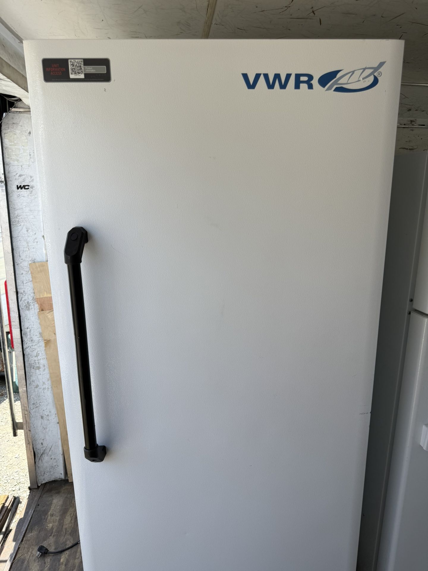 Large refrigerator In Good Conditions Works Good extra Garage kitchen