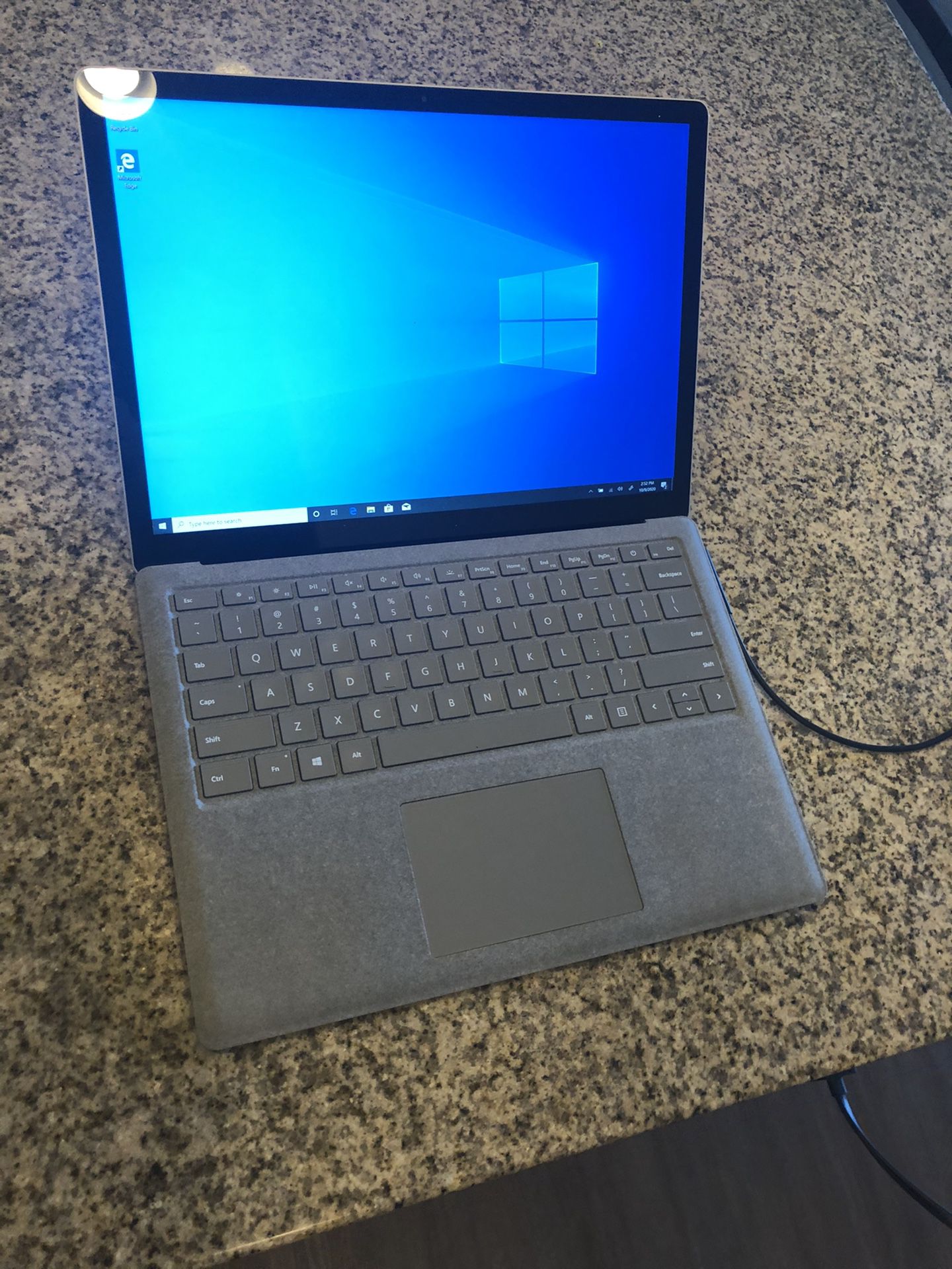 Microsoft Surface Laptop 2 - LIKE NEW!! w/ i7 - 16GB RAM - 1 TB SSD