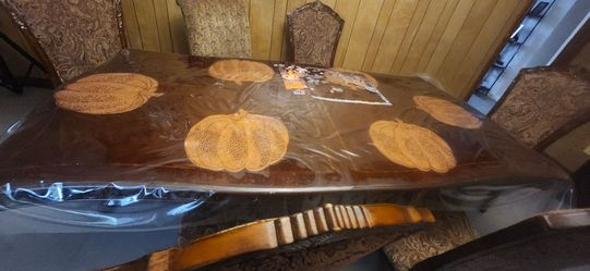 table with 5 chairs