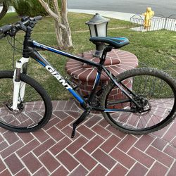 Giant Revel Bike 26” W Disc Brakes