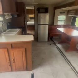 RV Trailer 2007 33ft