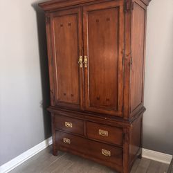 Clothing armoire solid wood!