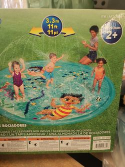 Kids wading pool