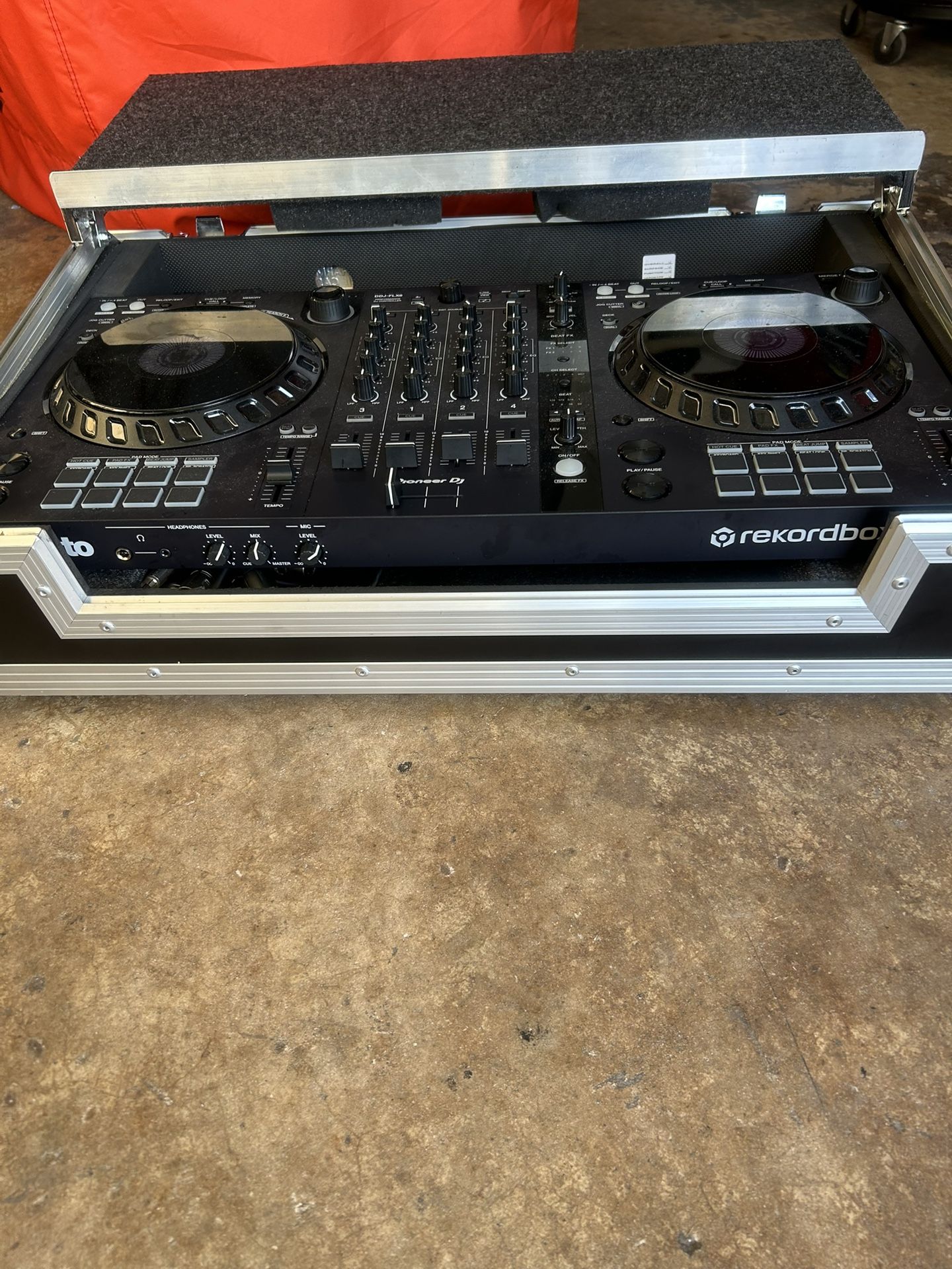 Pioneer DDJ FLX6 with Case