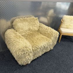 Oversize Furry Accent chair