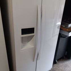 White Refrigerator 2 Door Kenmore Elite 