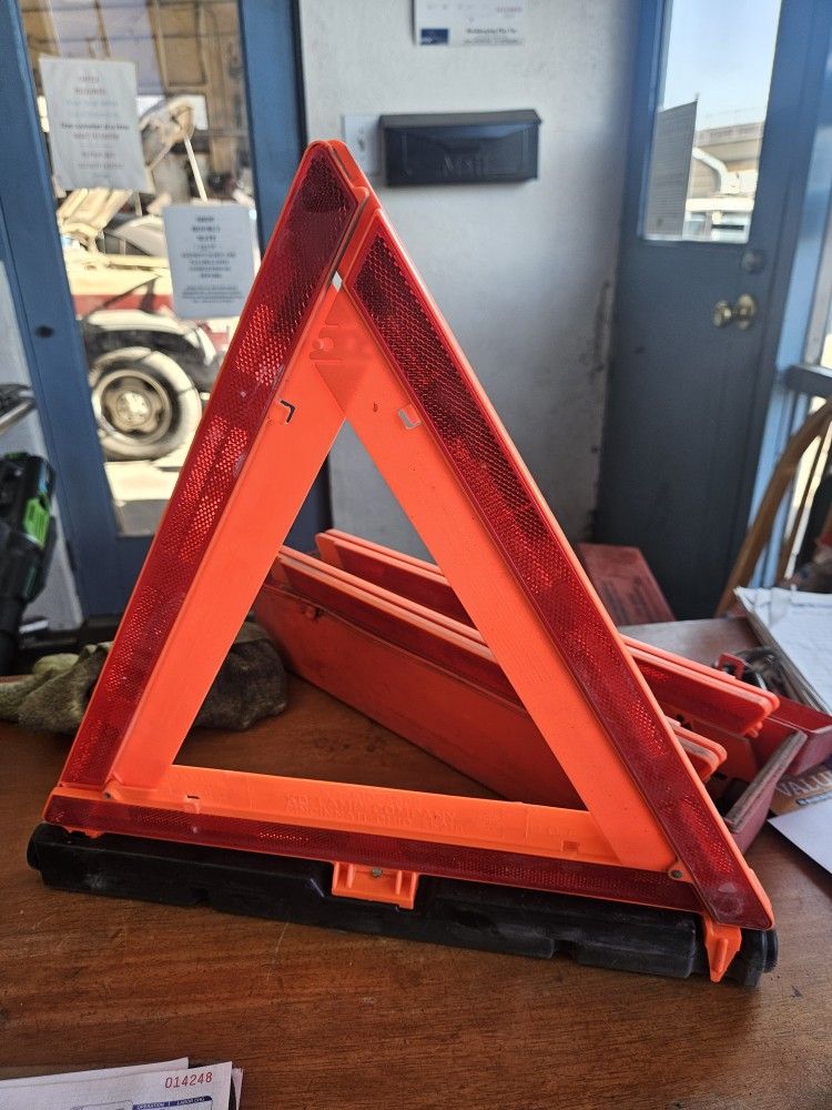 Warning Triangles Flare Kits