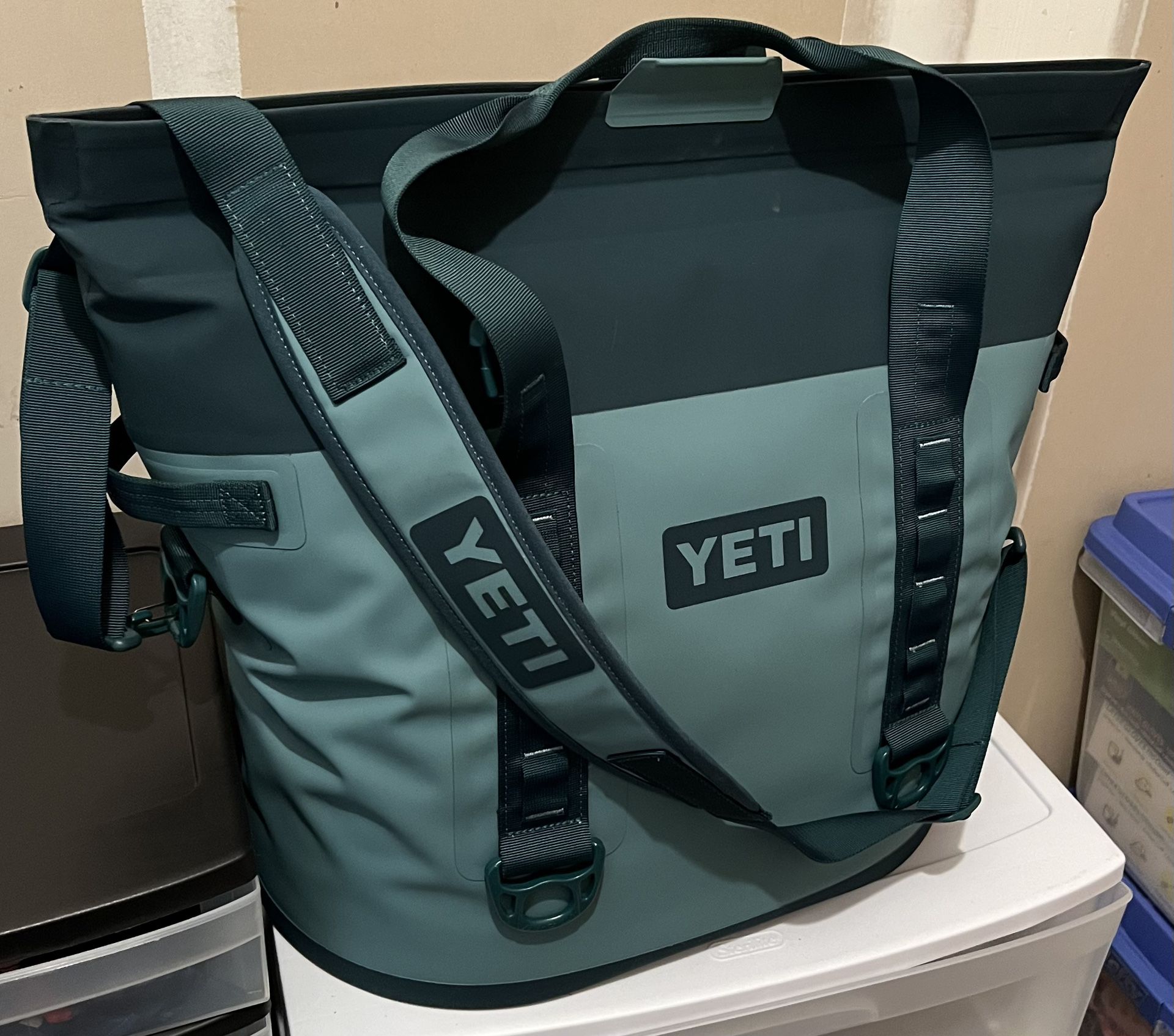 YETI Hopper M30 Soft Cooler Large Tote Bag Green/turquoise With Shoulder Strap 