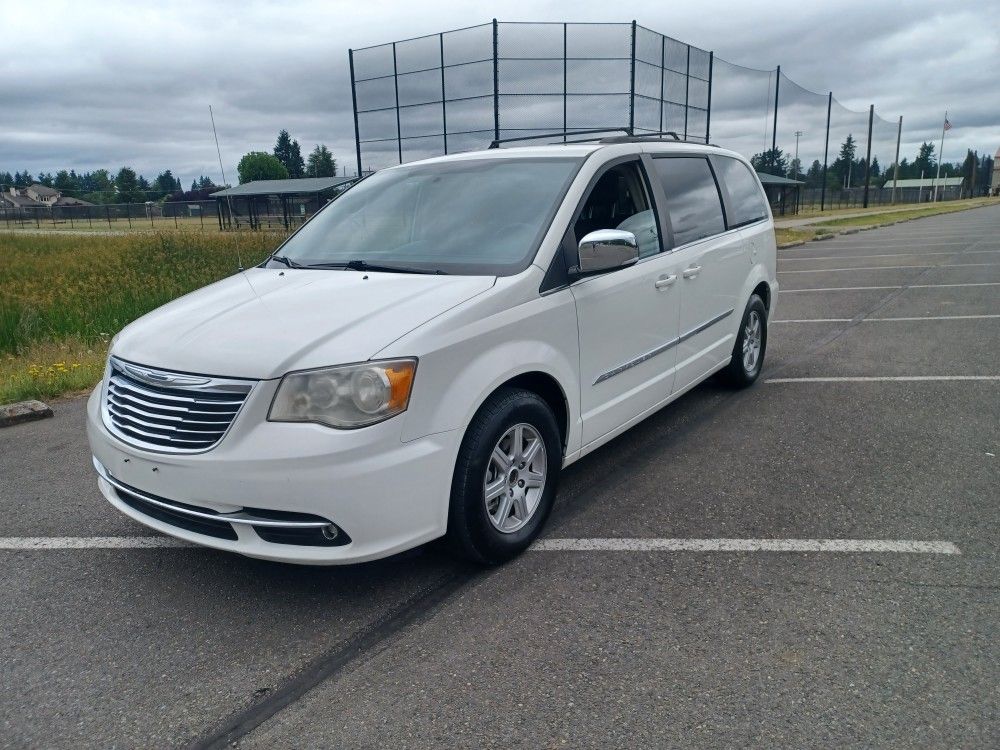 2011 Chrysler Town & Country