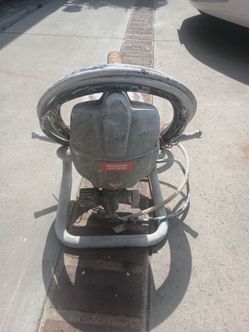 Airless paint sprayer with gun