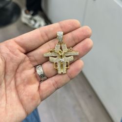 14k Jesus Pendant With Natural Diamonds