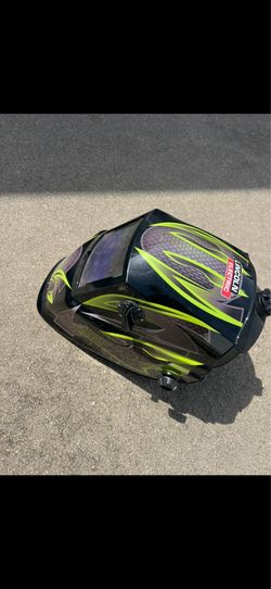 Welding helmet