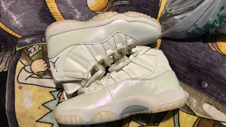 Pearlescent Jordan 11