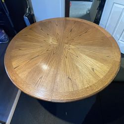 Beautiful Wood Table With Chairs And A Leaf 