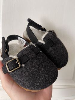 GAP baby shoes (NEW)