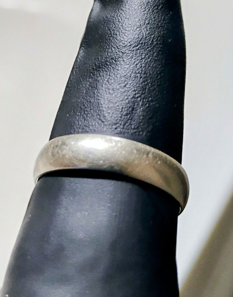 14 K White Gold Mens Wedding Band