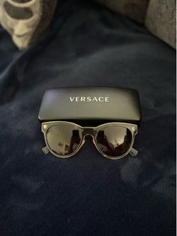 Versace sunglasses 🕶️