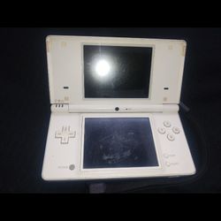 WHITE NINTENDO DSI FOR SALE