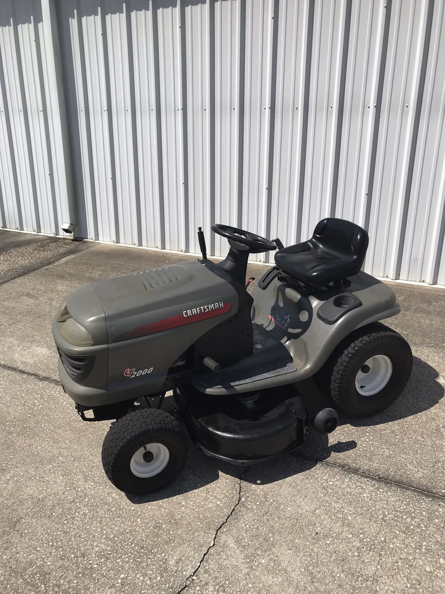 CRAFTSMAN LT2000 HYDROSTATIC TRACTOR 42 INCH RIDING LAWN MOWER