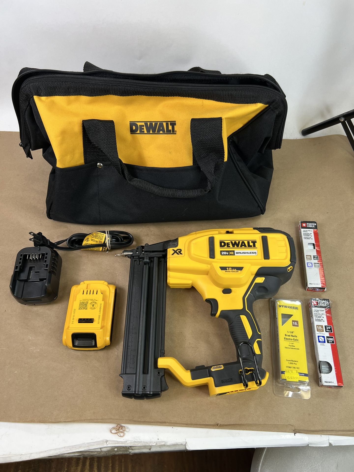 Mint DEWALT DCN680 20V MAX* XR® 18 GA Cordless Brad Nailer (Tool+battery+charger+bag+nails)