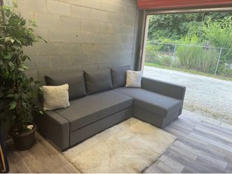 (Delivery) Like New Gray Sleeper Sectional with Reversible Chaise