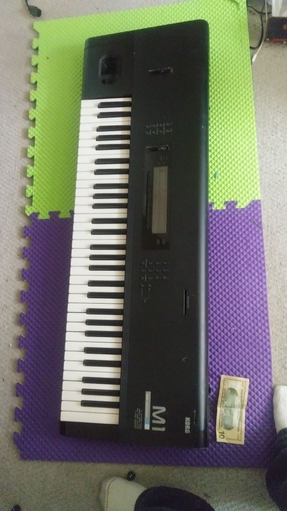 Keyboard Korg m1