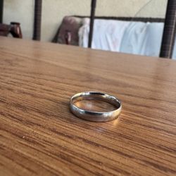 Beautiful Solid Silver Ring – High Quality – Excellent Condition 