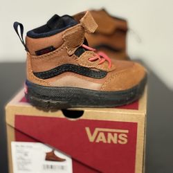 Vans Mte Mini Crest Size 4 Infants 