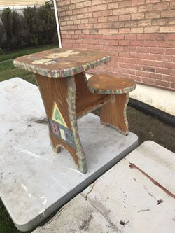 Wooden kids desk/chair