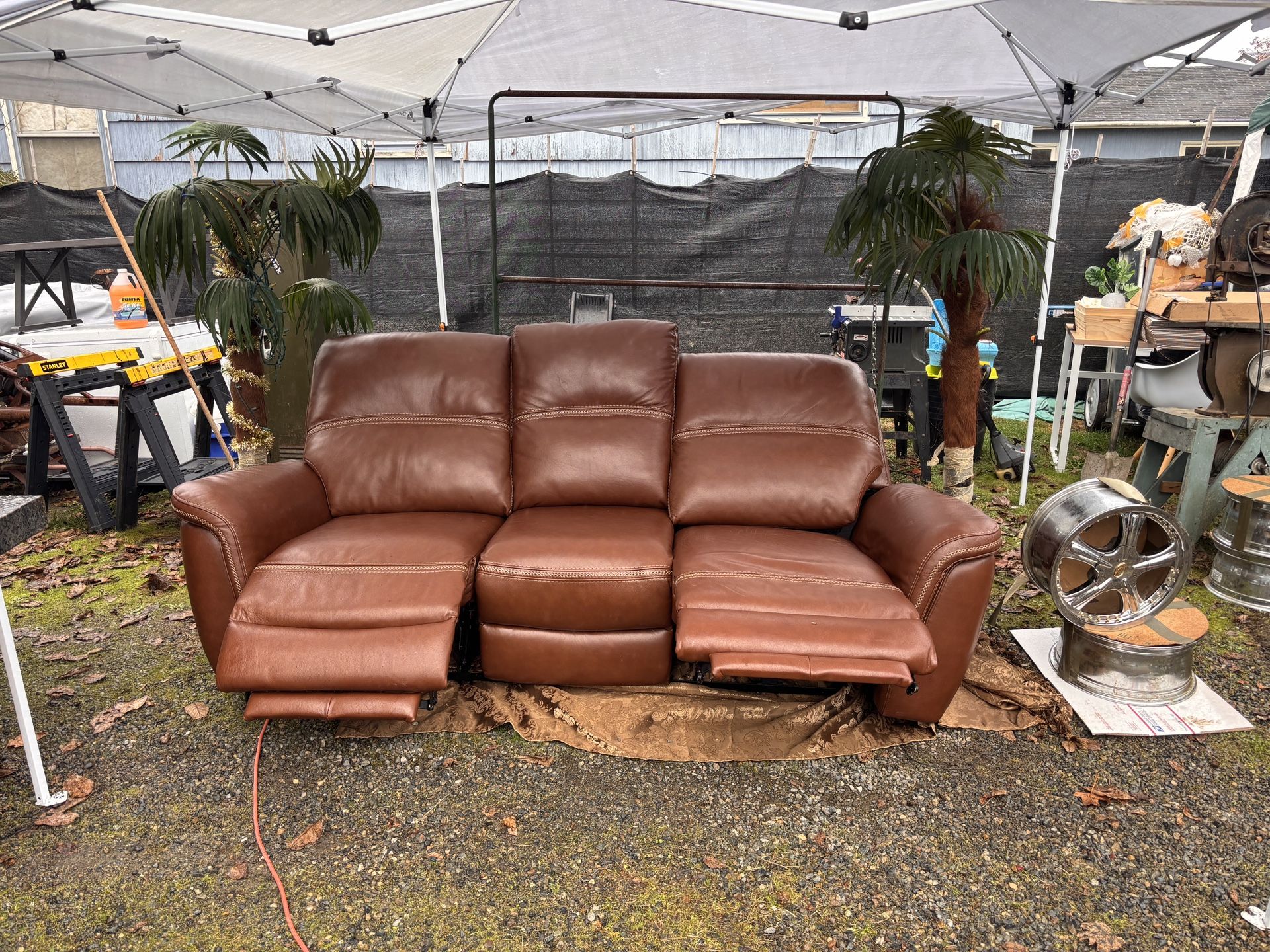 Electric Recliner With USB