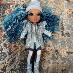 Rainbow High Winter Break Skyler Bradshaw – Blue Fashion Doll