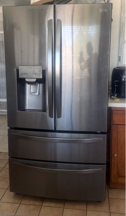 LG - 27.8 Cu. Ft. 4-Door French Door Smart Refrigerator with Smart Cooling System - Black Stainless Steel