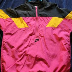 NIKE WINDBREAKER (MEDIUM)