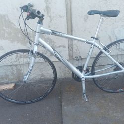 Cannondale Q6 Hybrid bike