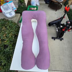 $30 – Pregnancy & Nursing Pillow